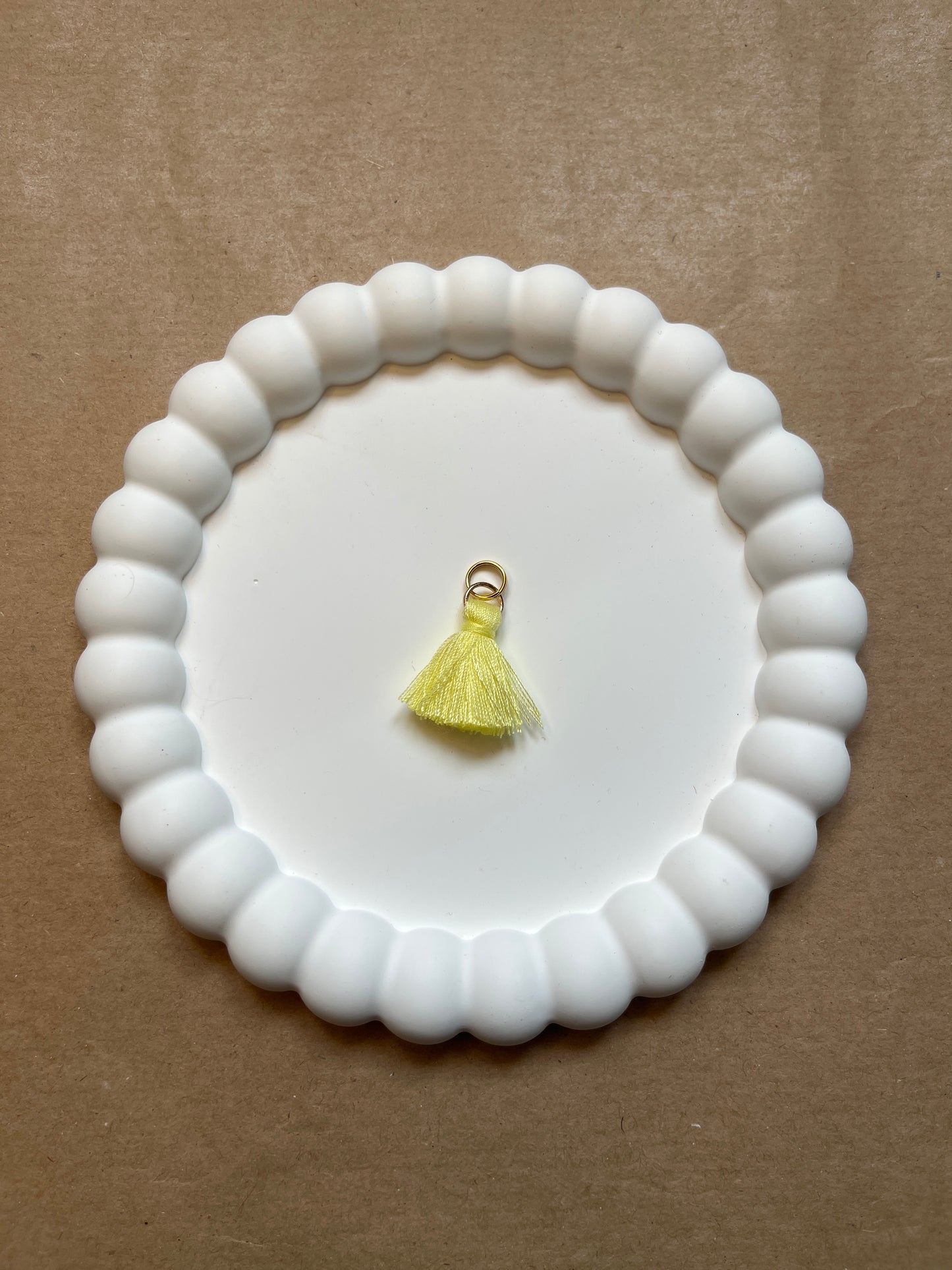 Yellow tassel (gold)