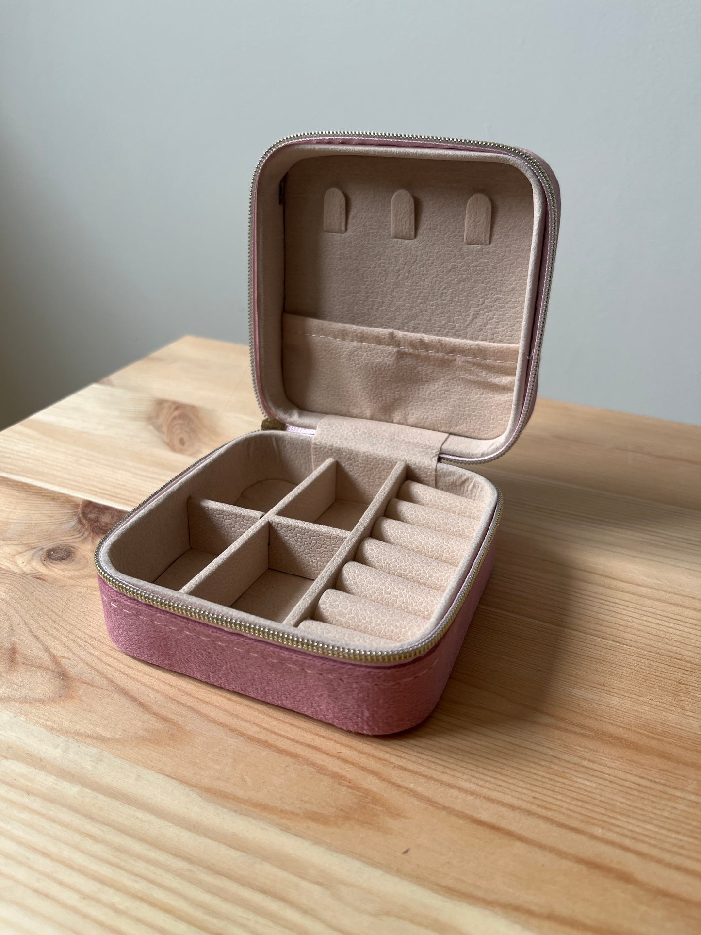 Hot pink organiser