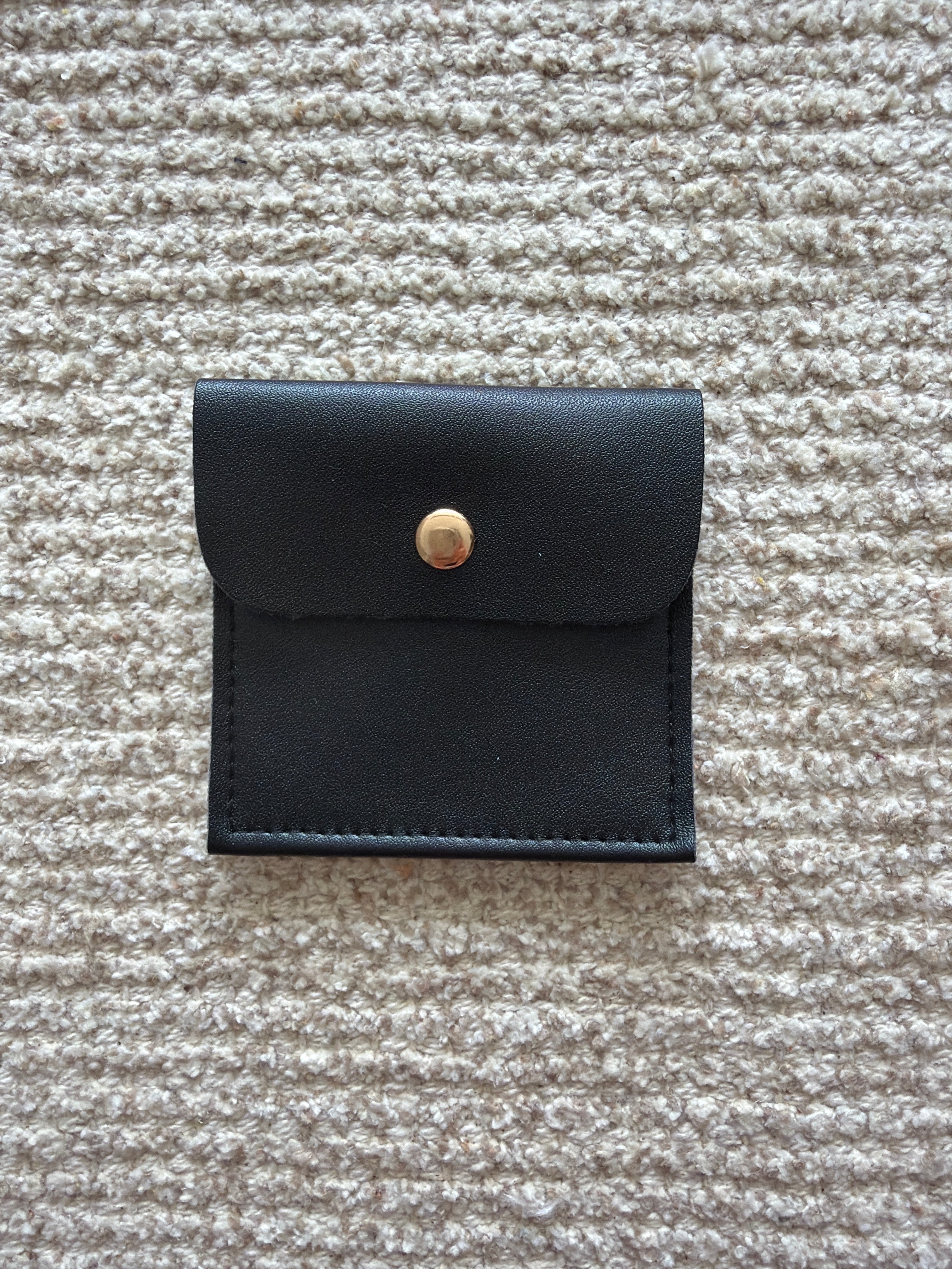 Pouch black