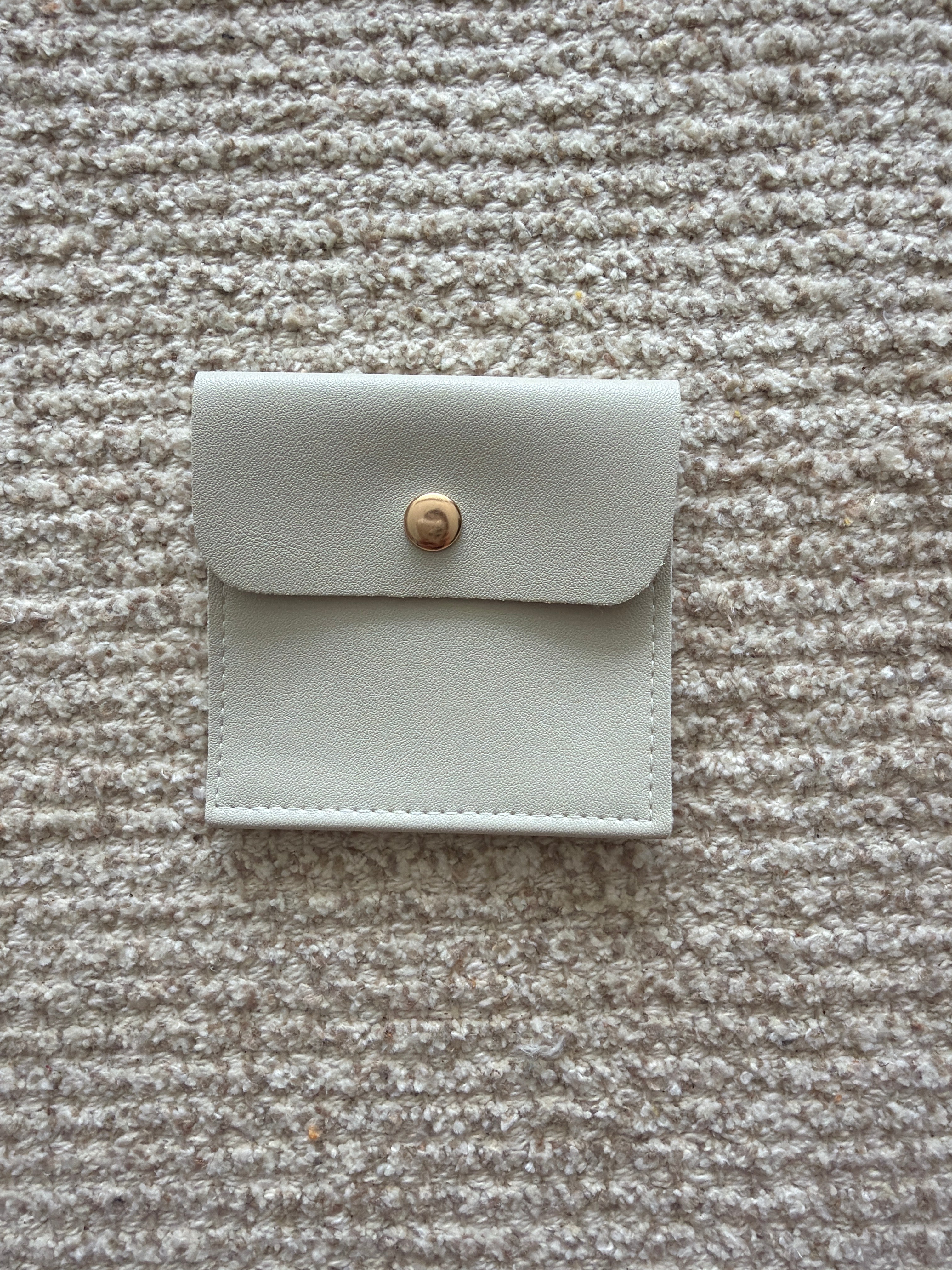 Pouch grey