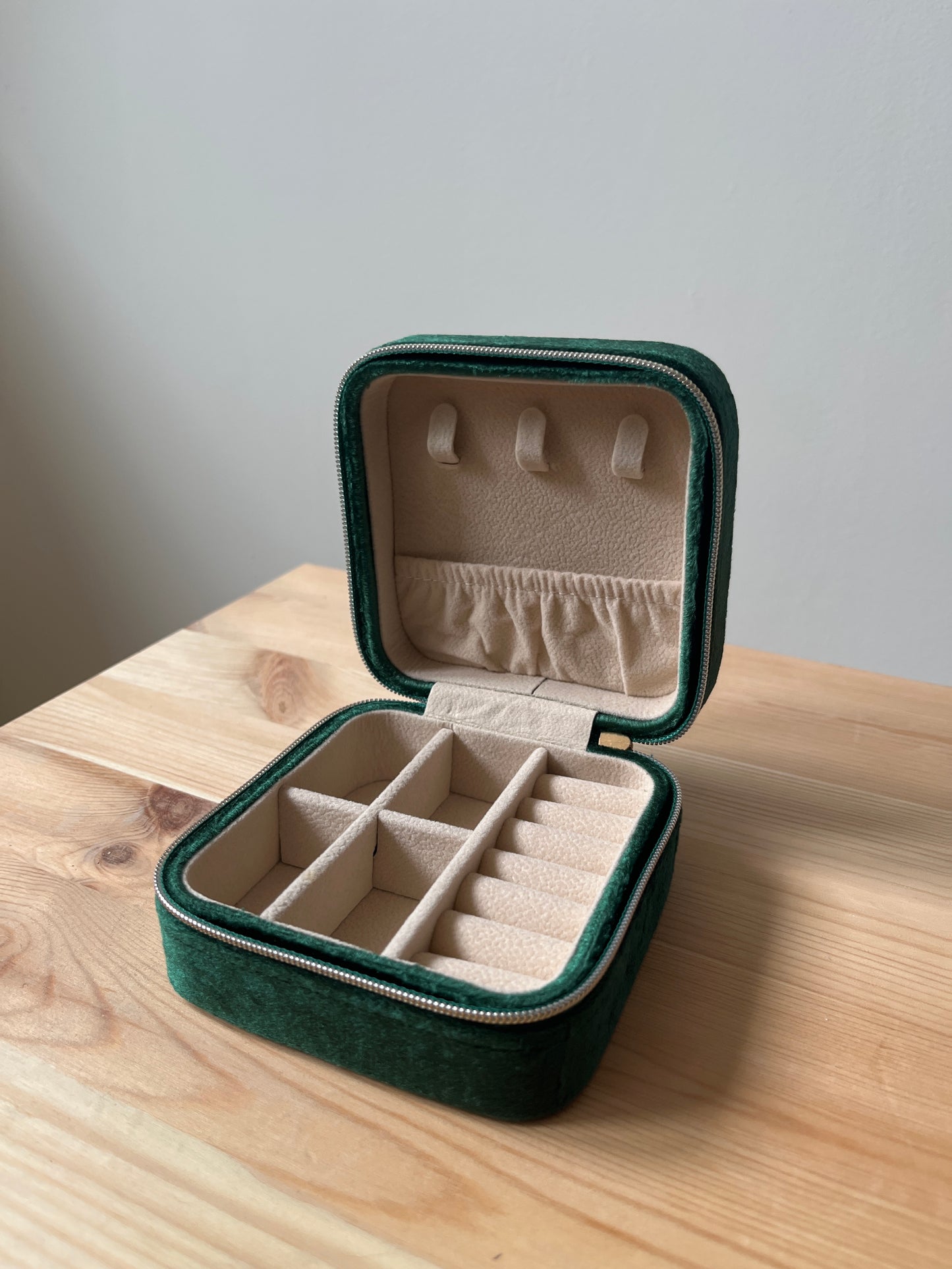 Dark green organiser