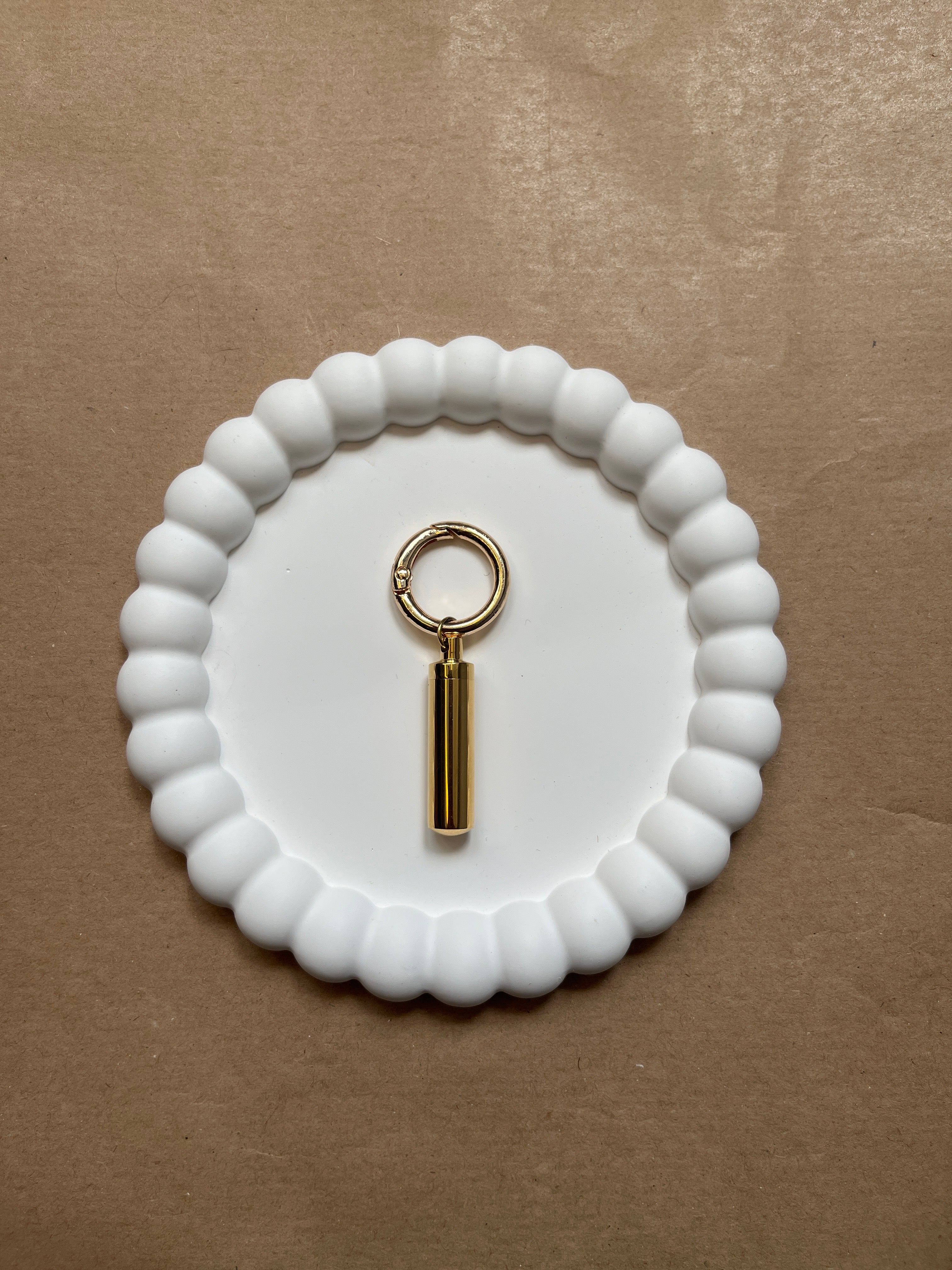 The cylinder pendant (gold)