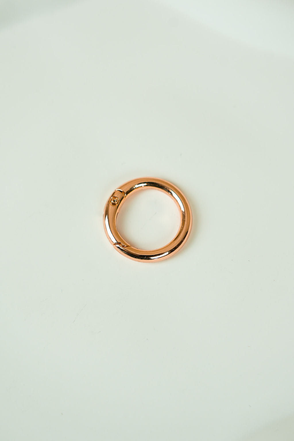 The round ring (gold)