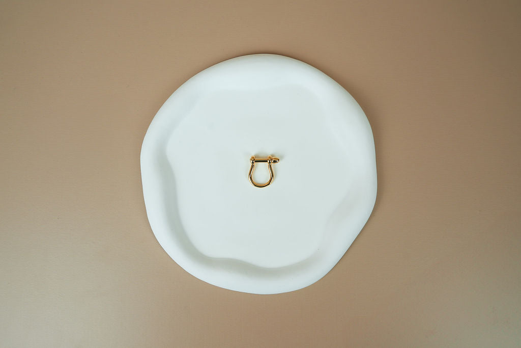 The D-ring (gold)