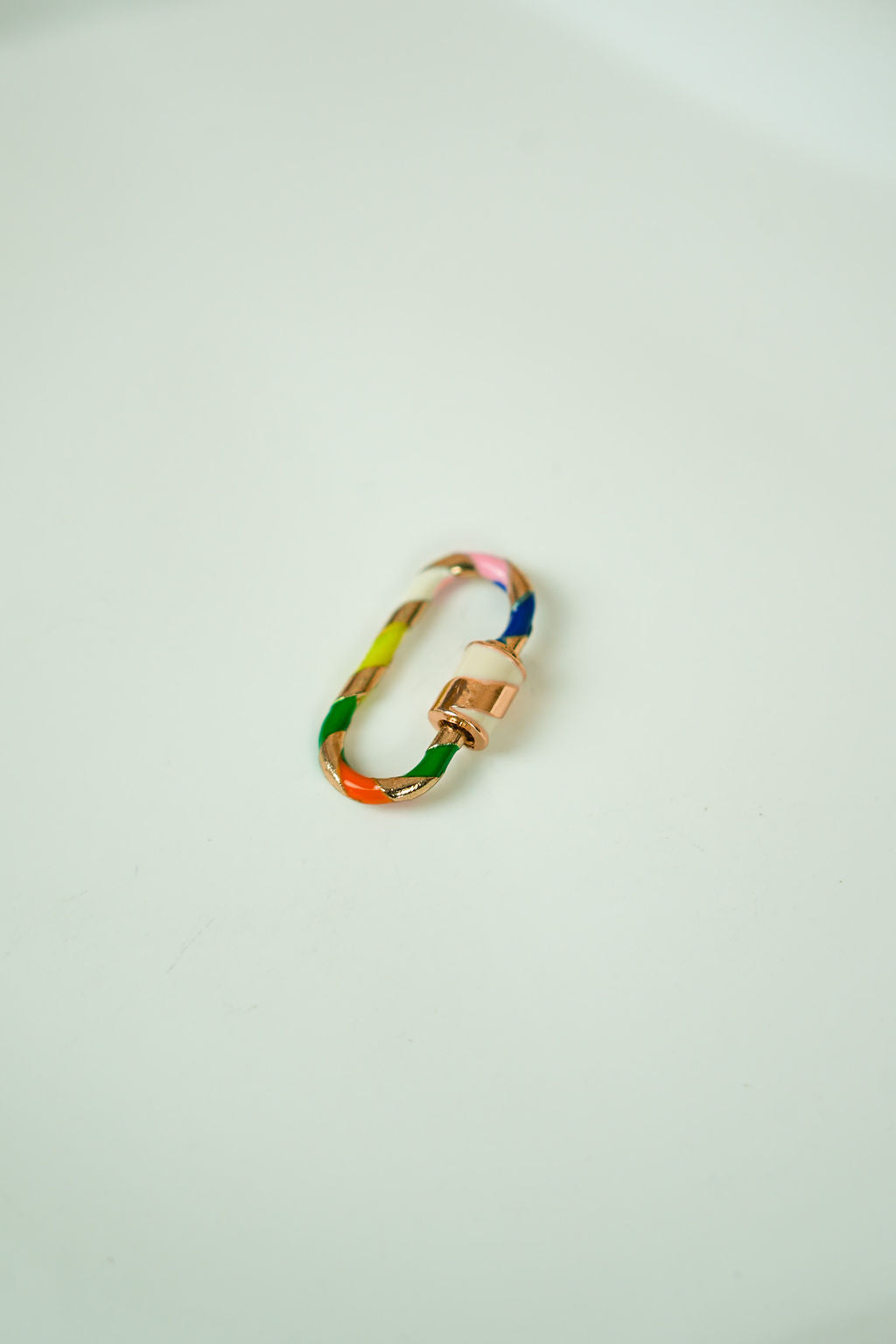 The carabiner ring with lock system (multicolour)