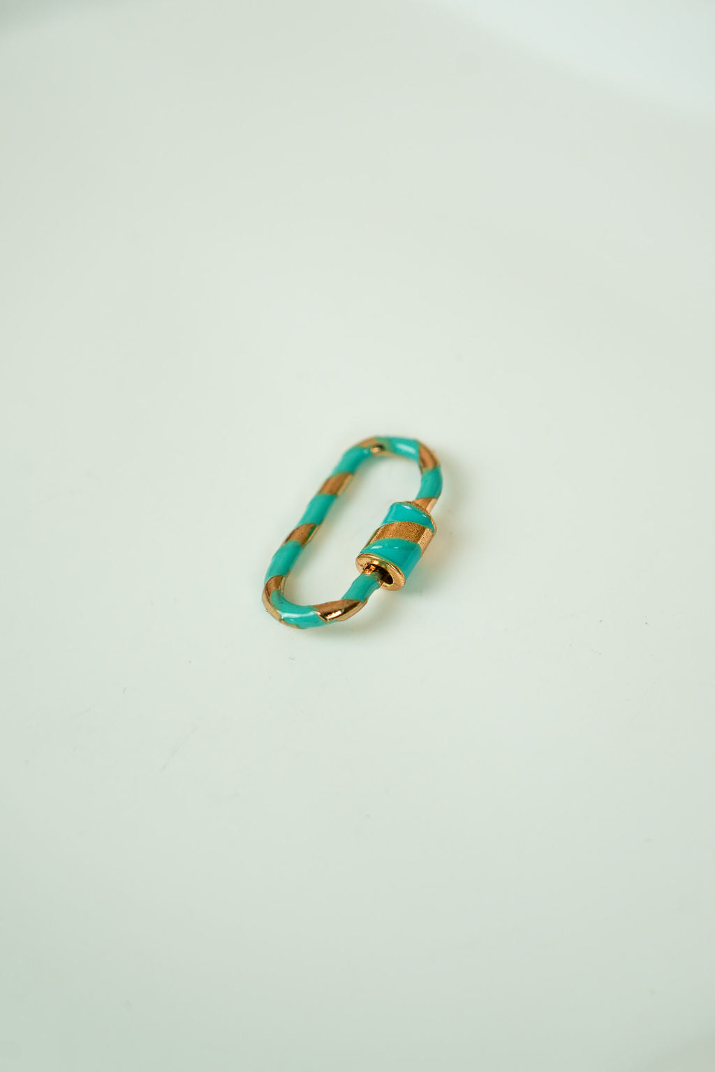 The carabiner ring with lock system (light blue and gold)
