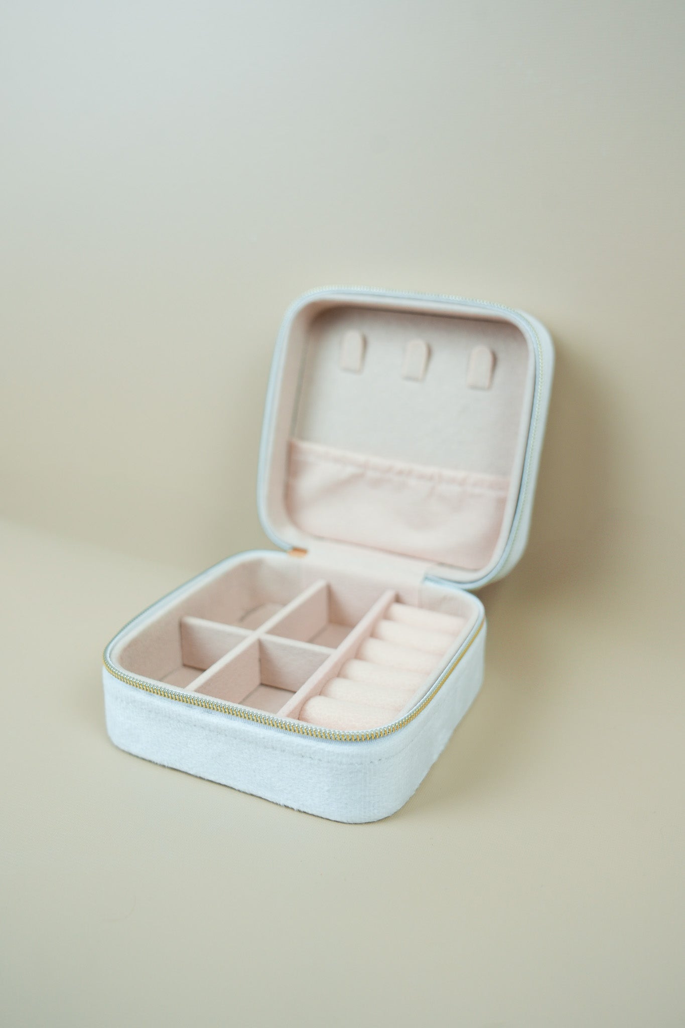 White organiser