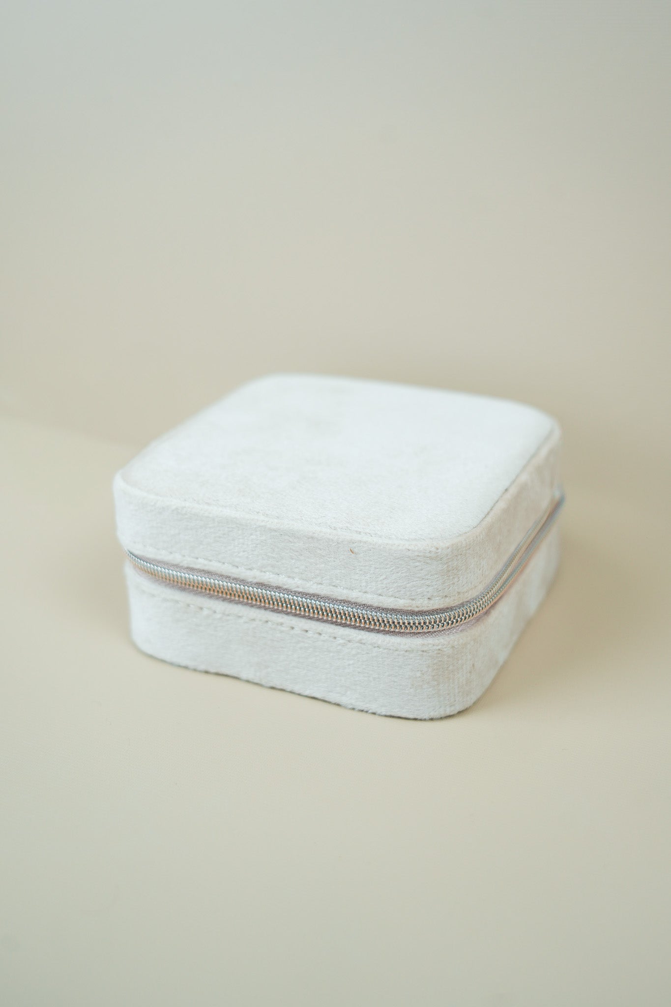 Cream organiser