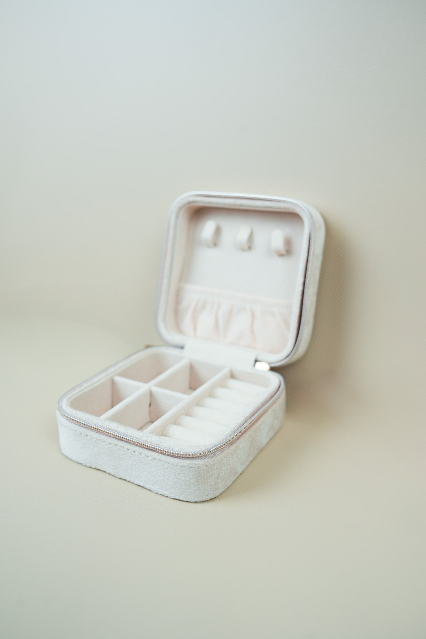 Cream organiser