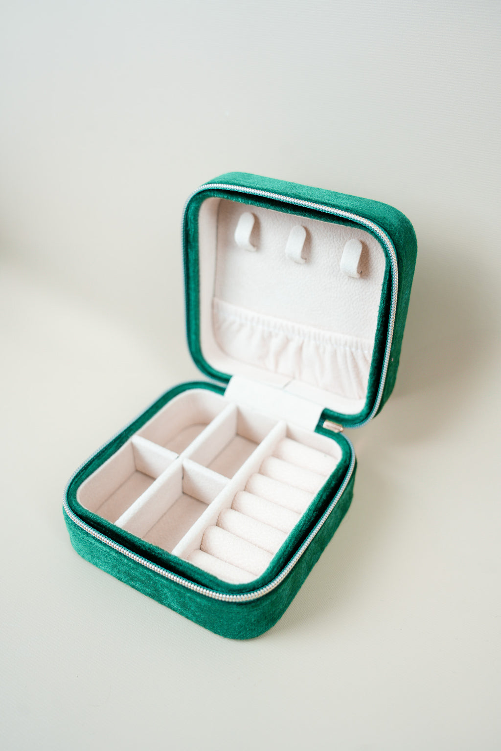 Dark green organiser