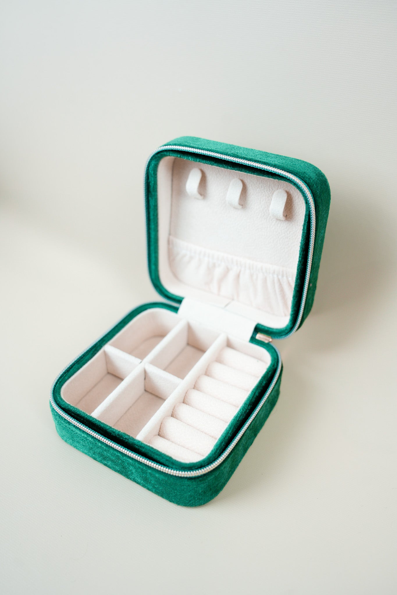 Dark green organiser