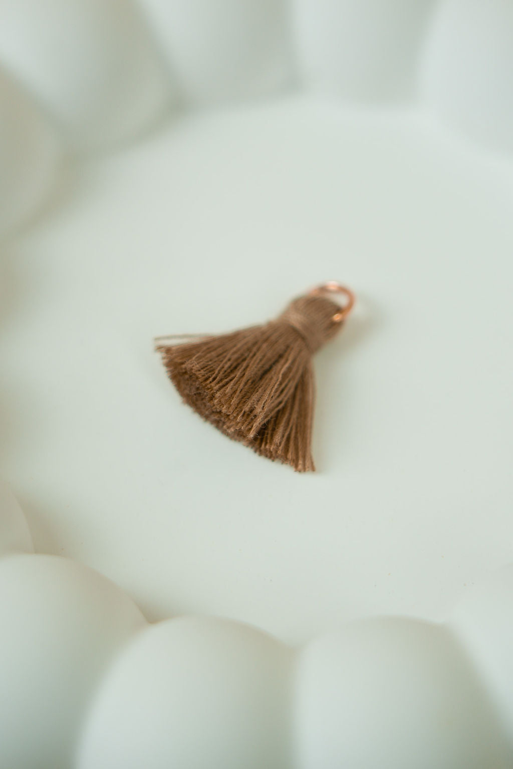 Brown tassel (gold)