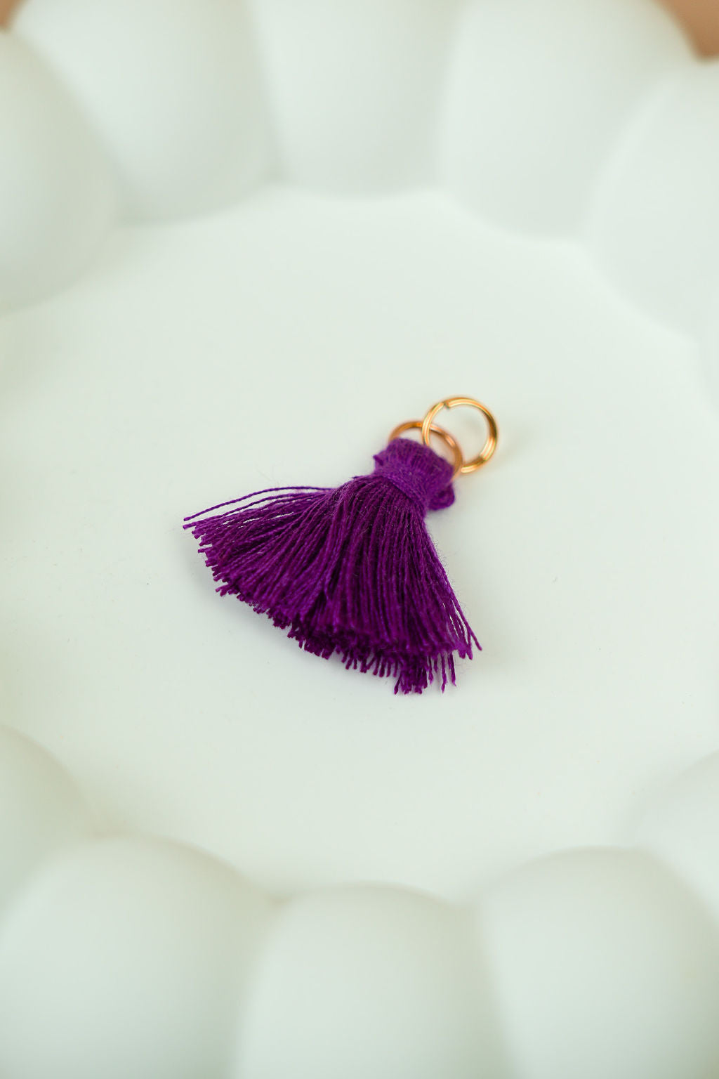 Hot purple tassel (gold)