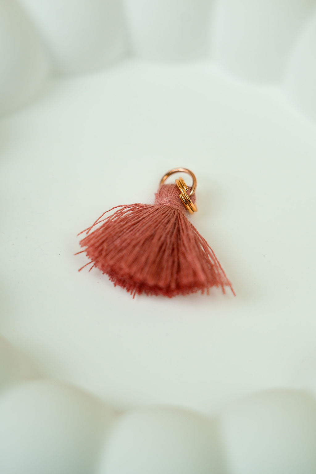 Dusky rose tassel (gold)