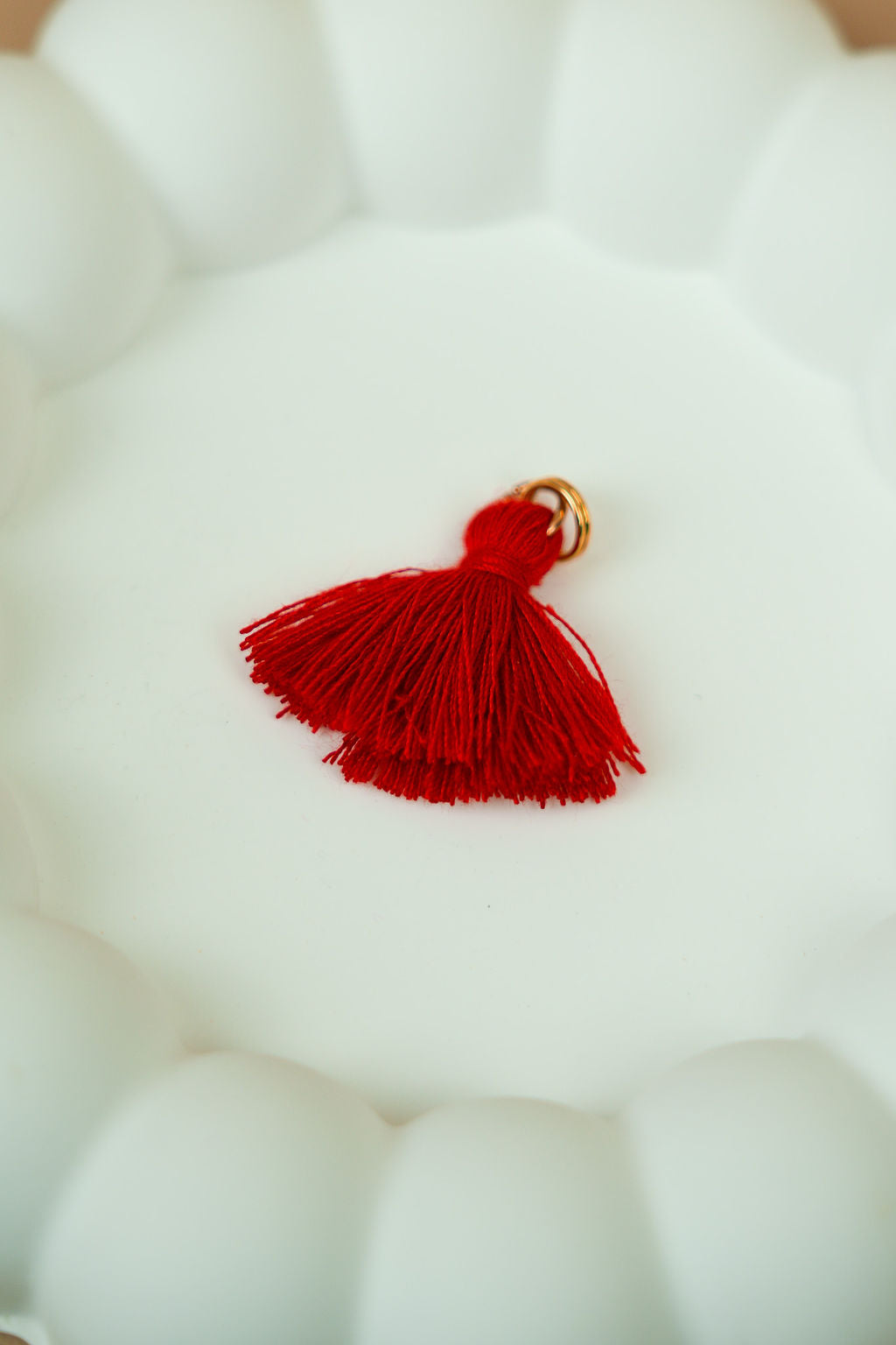 Red tassel (gold)
