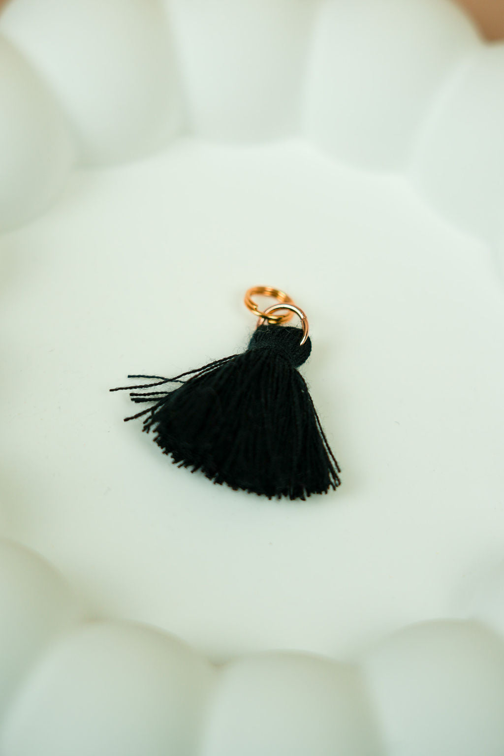 Black tassel (gold)