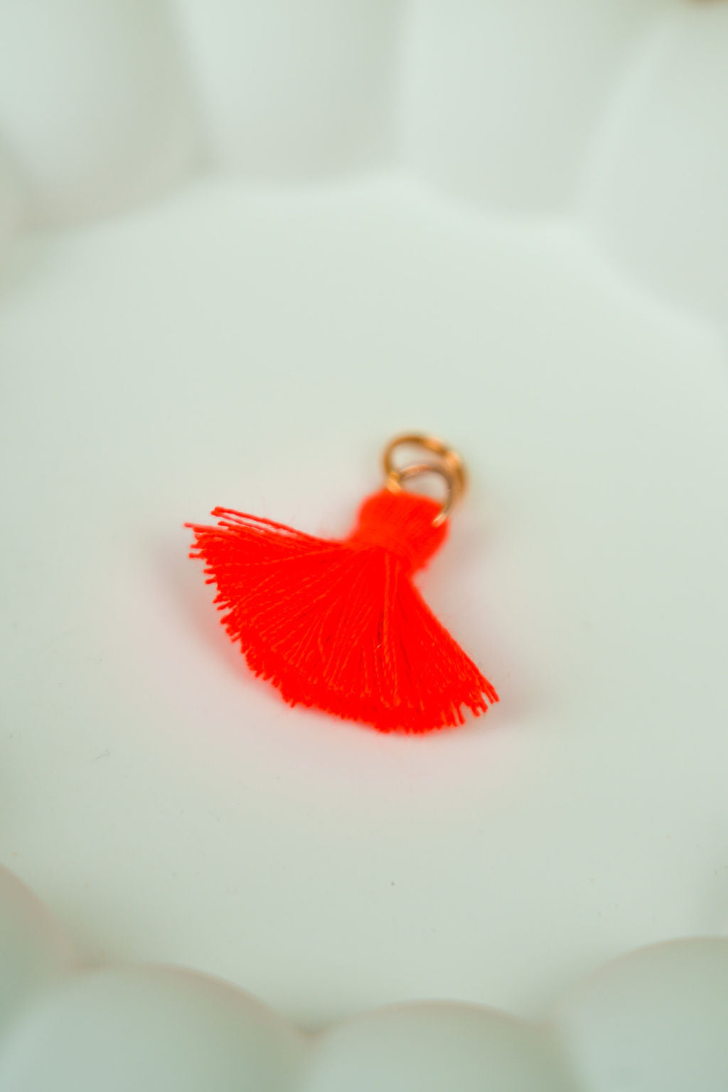 Hot orange tassel (gold)
