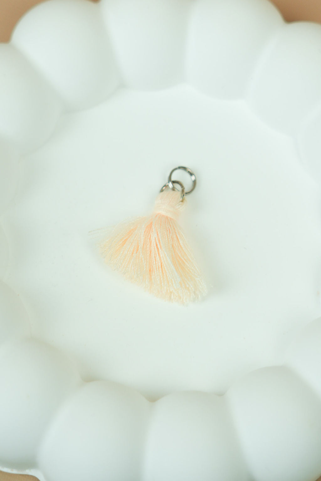 Cream tassel (silver)