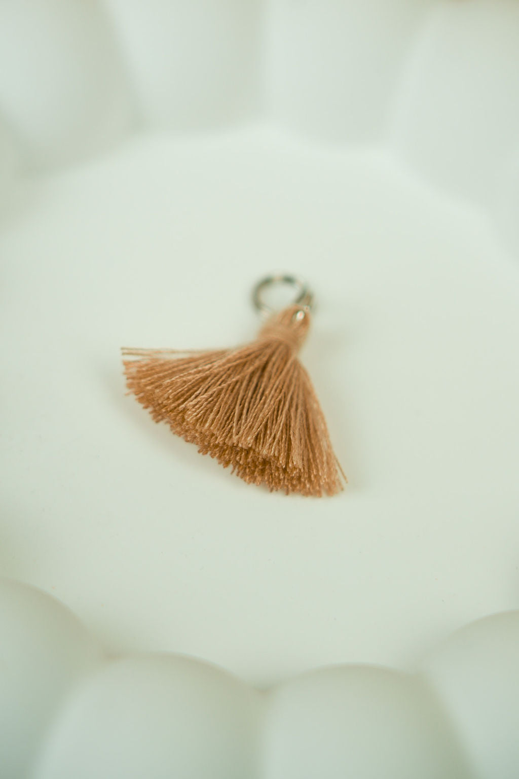 Brown tassel (silver)