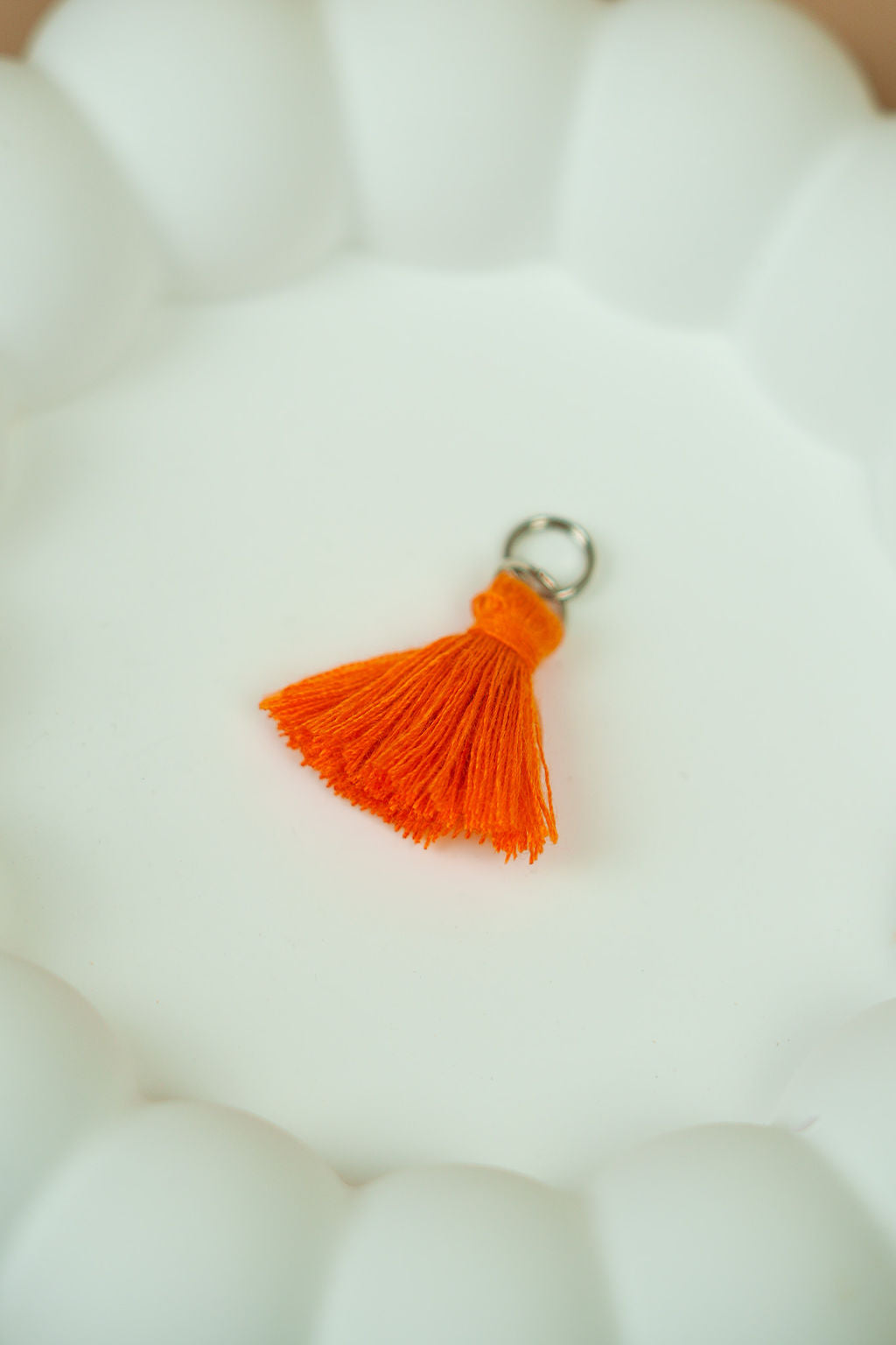 Orange tassel (silver)