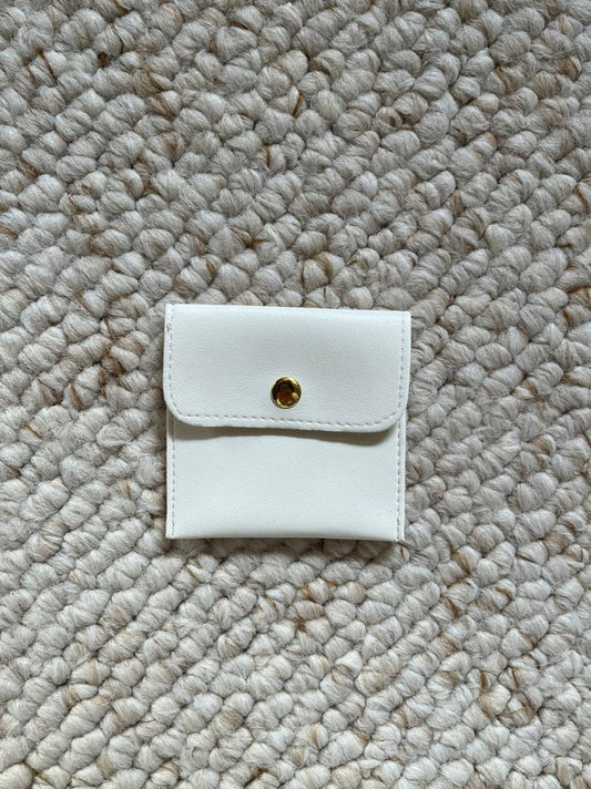 Pouch white